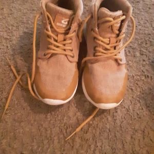 Boys shoes
